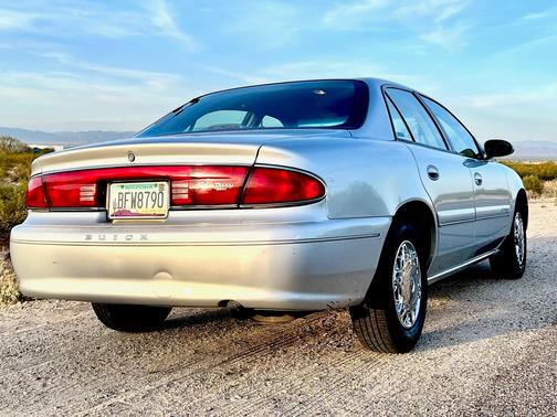 Photo 4 of 24 of 2001 Buick Century Custom